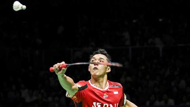 Tunggal putra Indonesia Jonatan Christie menang atas Li Shi Feng di partai ketiga Indonesia vs China di final Thomas Cup 2024. Skor Indonesia vs China jadi 1-2.