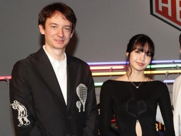 Asal Mula Isu Lisa BLACKPINK Dikabarkan Nikah Diam-diam dengan Frederic Arnault