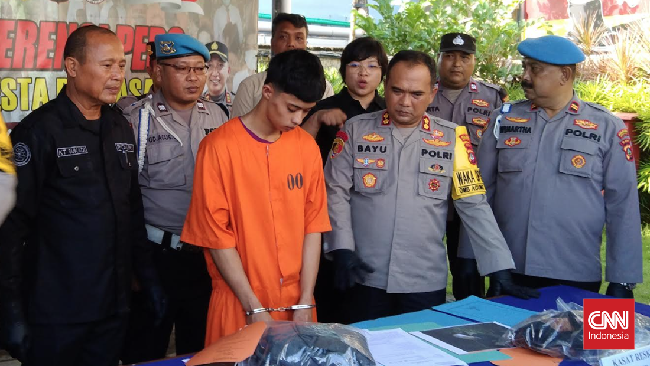 Motif dan kronologi pembunuhan perempuan yang bekerja sebagai PSK di Bali hingga akhirnya pelaku menyerahkan diri ke polisi.