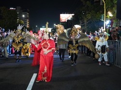 Ikon Warak Ngendhog hingga Barongsai Meriahkan Semarang Night Carnival