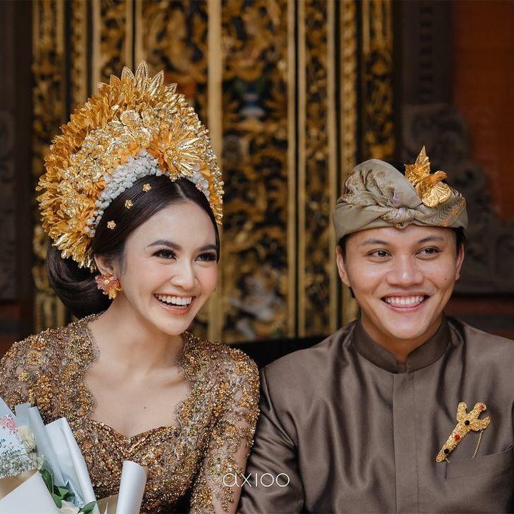 <p>Kabar tersebut disampaikan oleh RFAS Music, label musik milik Rizky Febian. "Hari ini, Minggu, 5 Mei 2024, Rizky Febian dan Mahalini Raharja telah melangsungkan upacara adat Dharma Suaka di Kediaman Mahalini," bunyi keterangan akun resmi mereka. (Foto: Instagram @rfasmusic @rizkyfbian)</p>