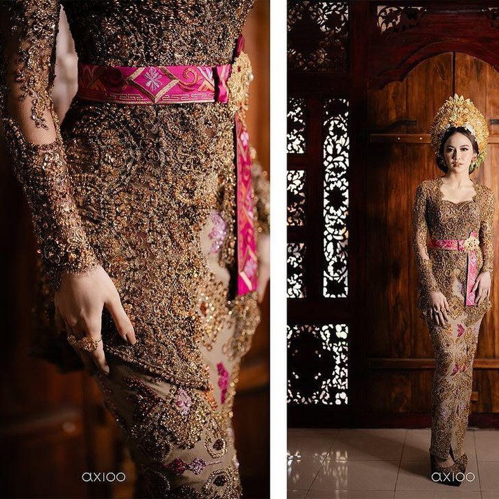 <p>Di momen spesial itu, Mahalini tampil anggun dalam balutan busana adat Bali. Riasan makeup yang <em>soft</em> berpadu manis dengan <em>headpiece</em> dan aksesori tradisional nan mewah. (Foto: Instagram @rfasmusic @rizkyfbian)</p>
