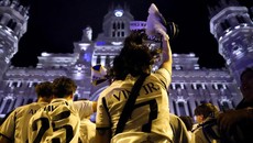 FOTO: Ribuan Suporter Madrid Berpesta Usai Juara Liga Spanyol