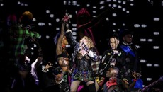 FOTO: Riuh Konser Gratis Madonna di Pantai Brasil