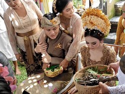 Jelang Menikah, Rizky Febian Dampingi Mahalini Jalani Prosesi Mepamit di Bali