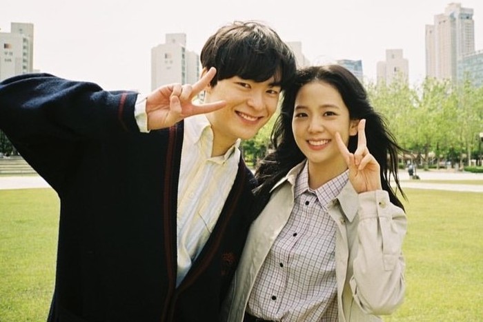 Song Geon Hee dan Jisoo BLACKPINK di drama Snowdrop/ Foto: instagram.com/SONGGEONHEE