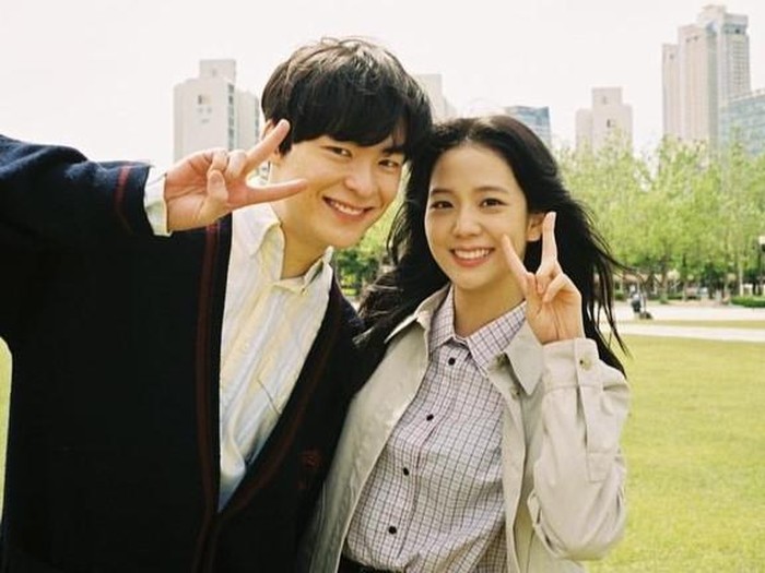 Song Geon Hee dan Jisoo BLACKPINK di drama Snowdrop/ Foto: instagram.com/SONGGEONHEE