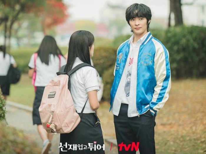 Song Geon Hee dan Kim Hye Yoon di Lovely Runner/ Foto: instagram.com/tvn_drama