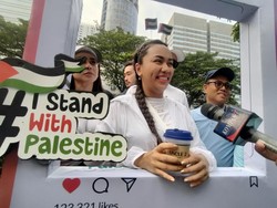 Unggah Foto Starbucks di Makkah, Zita Anjani: Itu Bentuk Kekecewaan