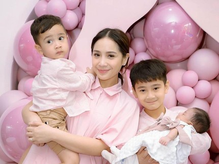 7 Potret Akikah Baby Lily, Bayi Perempuan yang Diasuh Nagita Slavina & Raffi Ahmad