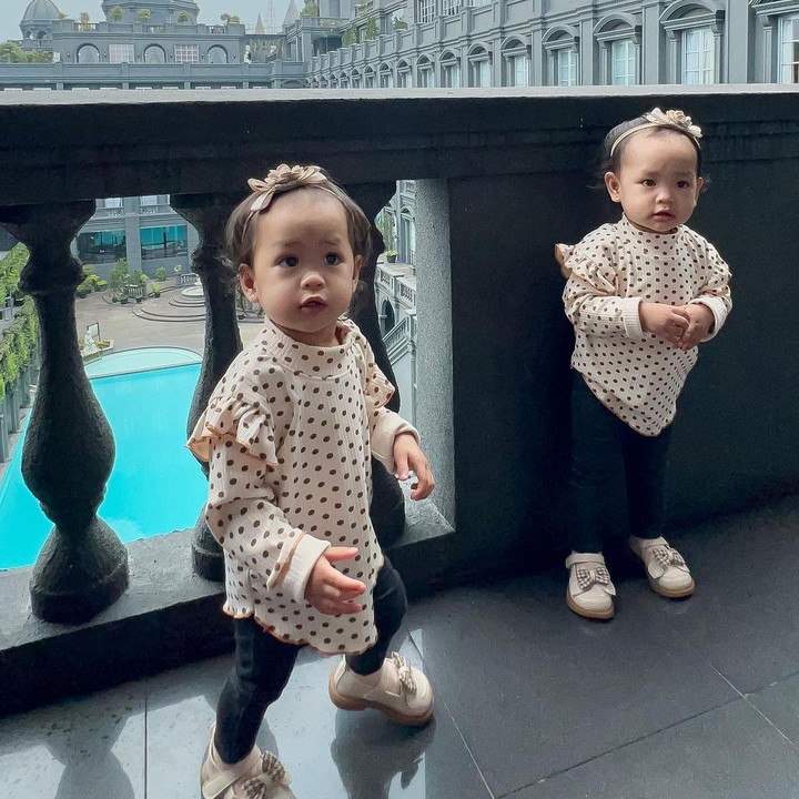 <p>Kehadiran kedua anak kembar Anisa ini tentunya menambah warna baru setelah penantian 4 tahun pernikahan. Sejak kelahiran anak-anaknya pada 13 Oktober 2022, Anisa kerap membagikan momen-momen manis bersama keluarga. (Foto: Instagram@anisarahma_2)</p>