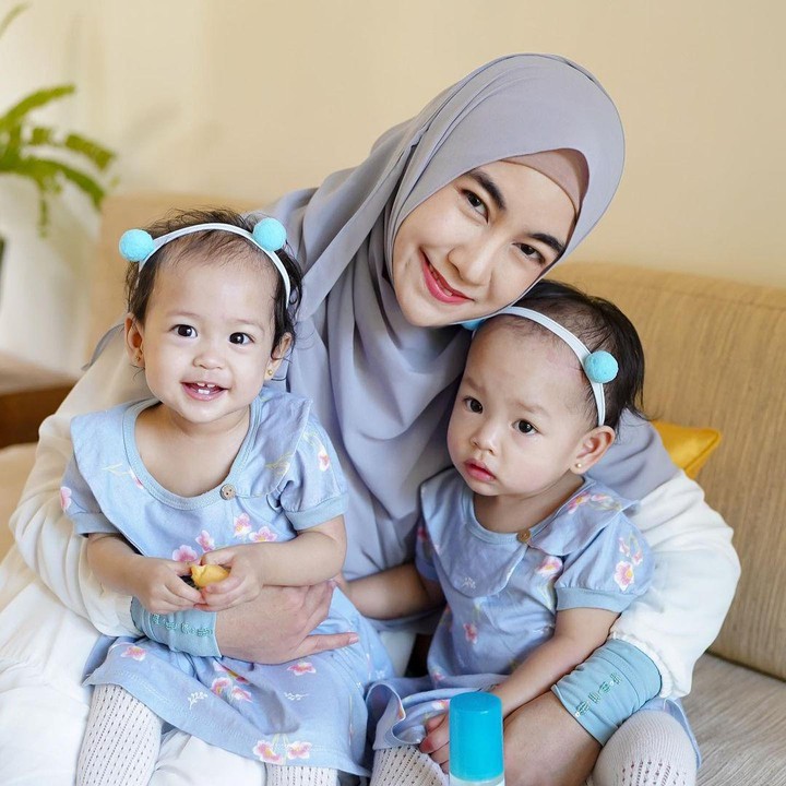 <p>Artis cantik Anisa Rahma mengumumkan kabar kehamilan anak kembarnya pada Mei 2022. Putri kembar Anisa lahir pada 13 Oktober 2022. Istri Anandito Dwis ini memilih program bayi tabung untuk mendapatkan momongan karena memiliki masalah kesuburan. Sebelum hamil, Anisa sempat tiga kali gagal transfer embrio di program bayi tabung. (Foto: Instagram @anisarahma_12)</p>
