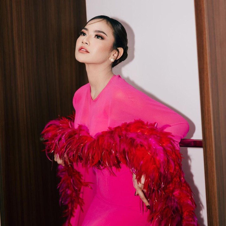 <p>Kini di tahun 2024, Mahalini kembali memperlihatkan kualitasnya sebagai penyanyi dengan lagu terbaru berjudul <em>Mati-Matian</em>. Selain itu, ia juga sedang menyiapkan pernikahannya bersama sesama penyanyi, yaitu Rizky Febian. (Foto: Instagram @mahaliniraharja)</p>