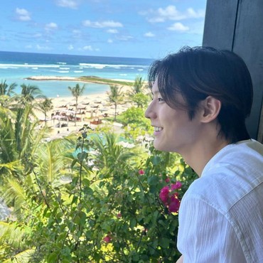 Pamer Foto Liburan di Bali, Caption Minhyuk BTOB Bikin Salfok