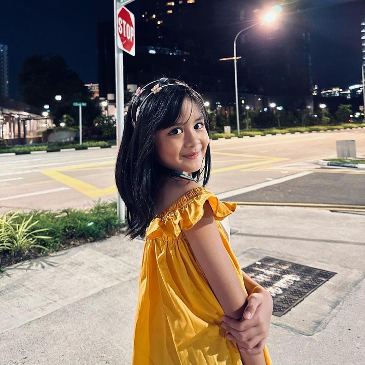 <p>Banyak netizen yang dibuat gemas dengan gaya Zoey saat menjadi model nih, Bunda. Tidak sedikit yang mengatakan Zoey sudah sangat jago berpose. (Foto: Instagram: @joannaalexandra)</p>