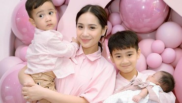 Nagita Slavina Menangis Haru, Intip 7 Momen Akikah Baby Lily Meriah Serba Pink