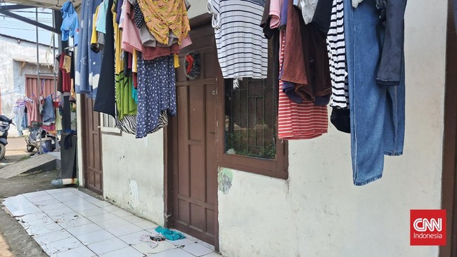 Polres Tangerang Selatan mengamankan sejumlah penduduk mengenai penggerudukan mahasiswa nan melakukan ibadah Doa Rosario.