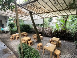 Hidden Gem! Ngopi yang Bikin Betah Dekat Aliran Cikapundung