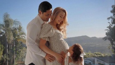 img-title Sosok Varsha Strauss, Menantu Bule Bambang Trihatmodjo Kini Pamer Baby Bump
