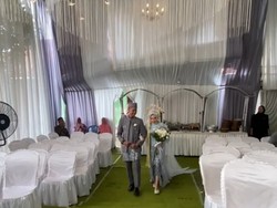 Viral Resepsi Pernikahan Sepi, Kirab Pengantin Cuma Disaksikan Bangku Kosong