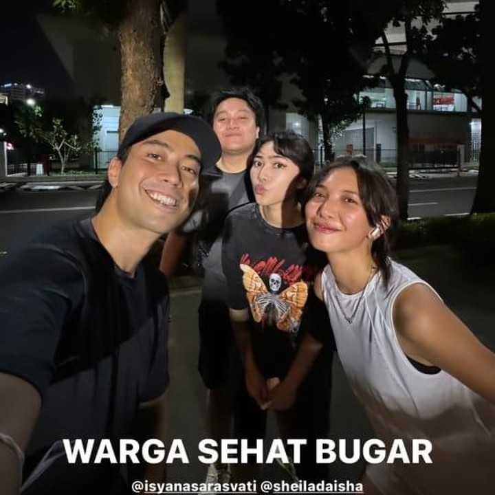 <p>Momen tersebut diunggah oleh Vidi di akun Instagram pribadinya. Dalam postingan tersebut, keempatnya terlihat menghabiskan waktu bersama sambil melakukan aktivitas menyenangkan. (Foto: Instagram @vidialdiano)<br /><br /><br /></p>