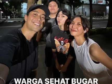 5 Potret Vidi Aldiano-Sheila Dara Double Date dengan Isyana-Rayhan, Makan hingga Olahraga