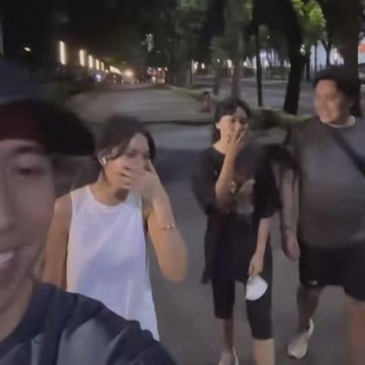 <p>Vidi Aldiano, Sheila, Isyana Sarasvati, dan Rayhan Maditra menjalin persahabatan yang manis, Bunda. Beberapa waktu yang lalu, keempatnya terlihat <em>double date</em>, nih. (Foto: Instagram @vidialdiano)<br /><br /><br /></p>