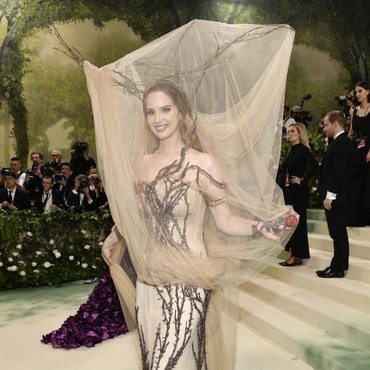 Doja Cat Basah Kuyup, Intip Gaya 'Nyeleneh' Artis Top Dunia di Red Carpet MET Gala 2024