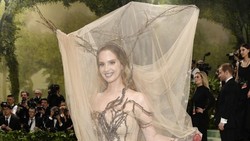 img-title Doja Cat Basah Kuyup, Intip Gaya 'Nyeleneh' Artis Top Dunia di Red Carpet MET Gala 2024