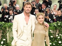 Kisah Istri Chris Hemsworth Sempat Cemburu ke Angelina Jolie