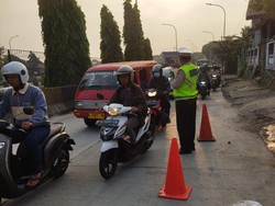 Ada Perbaikan Jalan, Lalin di Kampung Rambutan Arah Pasar Rebo Padat