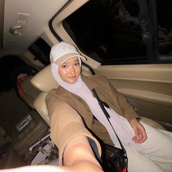 <p>Aisha tak main-main dalam menggeluti hobinya, Bunda. Ia sudah mencetak banyak prestasi di berbagai turnamen berkuda. (Foto: Instagram @aishakeem15)</p>