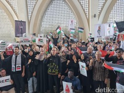 Aksi Bela Palestina di UMSurabaya, Mahasiswa Gaza Menangis Ingat Orang Tua