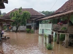 Rumah-Jalan Terendam Banjir Akibat Sungai Ogan di OKU Meluap