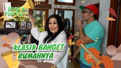 Menilik Isi Rumah Klasik Milik Ermy Kullit Penyanyi Jazz Era 70-an