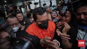 FOTO: Bupati Sidoarjo Gus Muhdlor Resmi Ditahan KPK