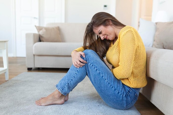 Teh chamomile membantu meringankan nyeri saat menstruasi, termasuk ketika mencoba tidur di malam hari.