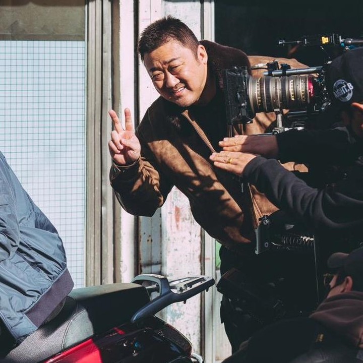 <p>Di posisi ketiga reputasi brand aktor ada Ma Dong Seok yang film hitnya berjudul <em>The Roundup: Punishment</em> sedang tayang di bisokop. Ma Dong Seok kembali menyapa penonton sebagai detektif jagoan di film aksi tersebut. (Foto: Instagram @aboentertainment)</p>
