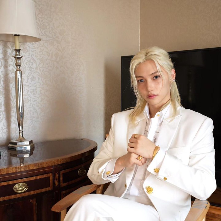 <p>Di kesempatan itu, Felix menjadi yang paling mencuri perhatian dengan setelan busana serba putih dan rambut <em>blonde</em> panjang. (Foto: Instagram @yong.lixx)</p>