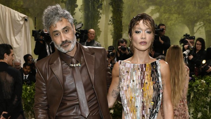 7 Gaya Couple Paling Romantis di Green Carpet Met Gala 2024, Mana Favoritmu?