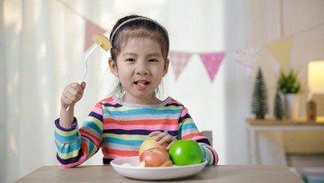 TIPS MENJAGA KESEHATAN ANAK DARI CUACA PANAS EKSTREM