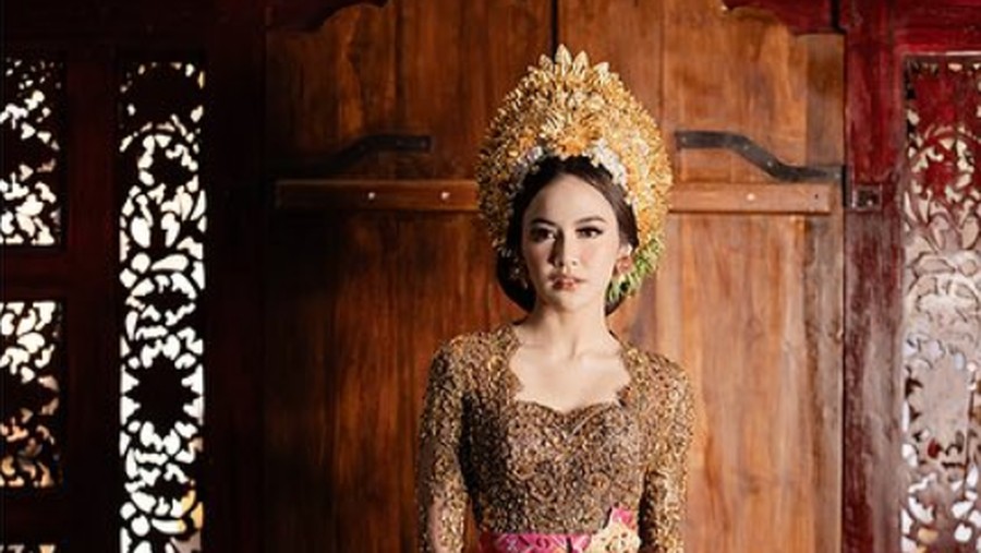 Kebaya Mahalini.