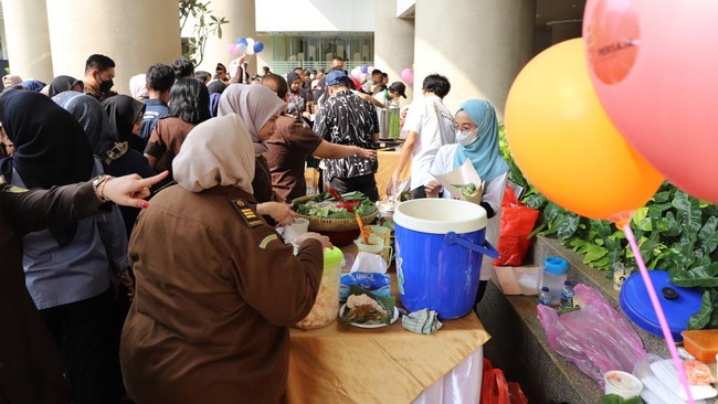 Tahun ini, Persaja sengaja menggandeng sejumlah UMKM pada Pasar Persaja untuk mendukung pertumbuhan ekonomi upaya mini dan masyarakat secara keseluruhan.