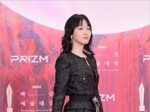 Elegan dan Penuh Pesona, Simak Potret 10 Aktris Korea di Red Carpet Baeksang Arts Awards 2024