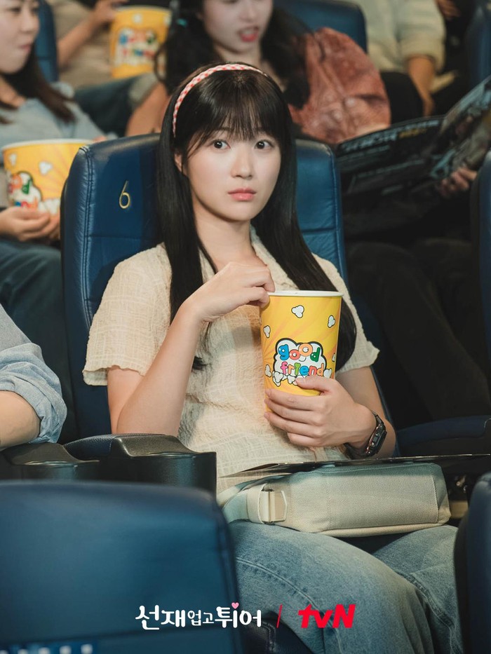 Aktris cantik Kim Hye Yoon kembali menyapa publik lewat proyek akting terbarunya, yakni serial drama bertajuk Lovely Runner (2024)./ Foto: tvN