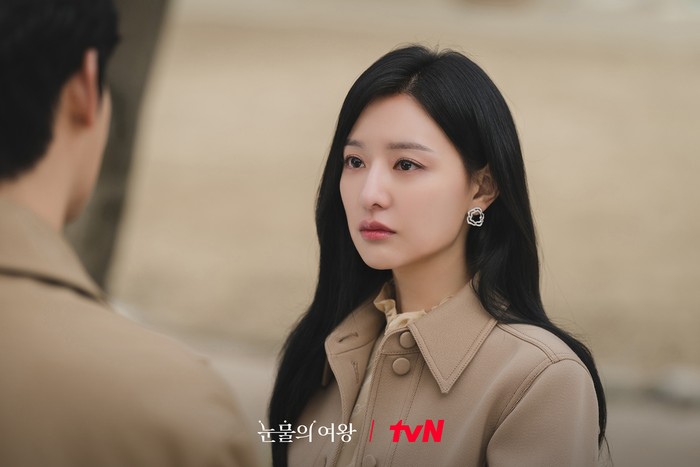 Kim Ji Won di Queen of Tears