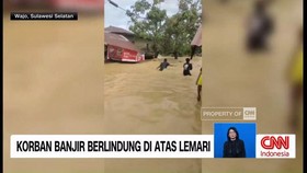 VIDEO: Korban Banjir Berlindung di Atas Lemari