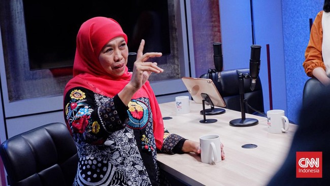 Khofifah merespons berita PKB bakal membikin poros tandingan buat menandingi dirinya dalam Pilgub Jatim 2024.