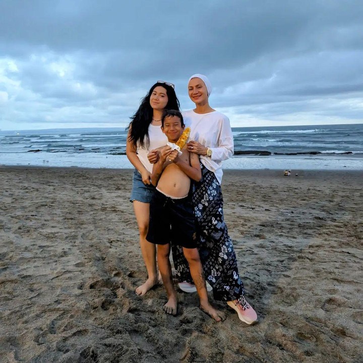 <p>Shalima sendiri merupakan anak dari pernikahan Wanda dengan Cyril Raoul Hakim. Ia lahir pada 12 April 2002 dan kini sudah tumbuh dewasa, berusia 22 tahun. (Foto: Instagram @shalimahakim dan @wanda_hamidah)<br /><br /><br /></p>