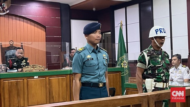 Oditur menuntut Letkol Ado dengan tuntutan 7 bulan penjara dalam sidang di Pengadilan Militer Semarang dalam kasus KDRT.